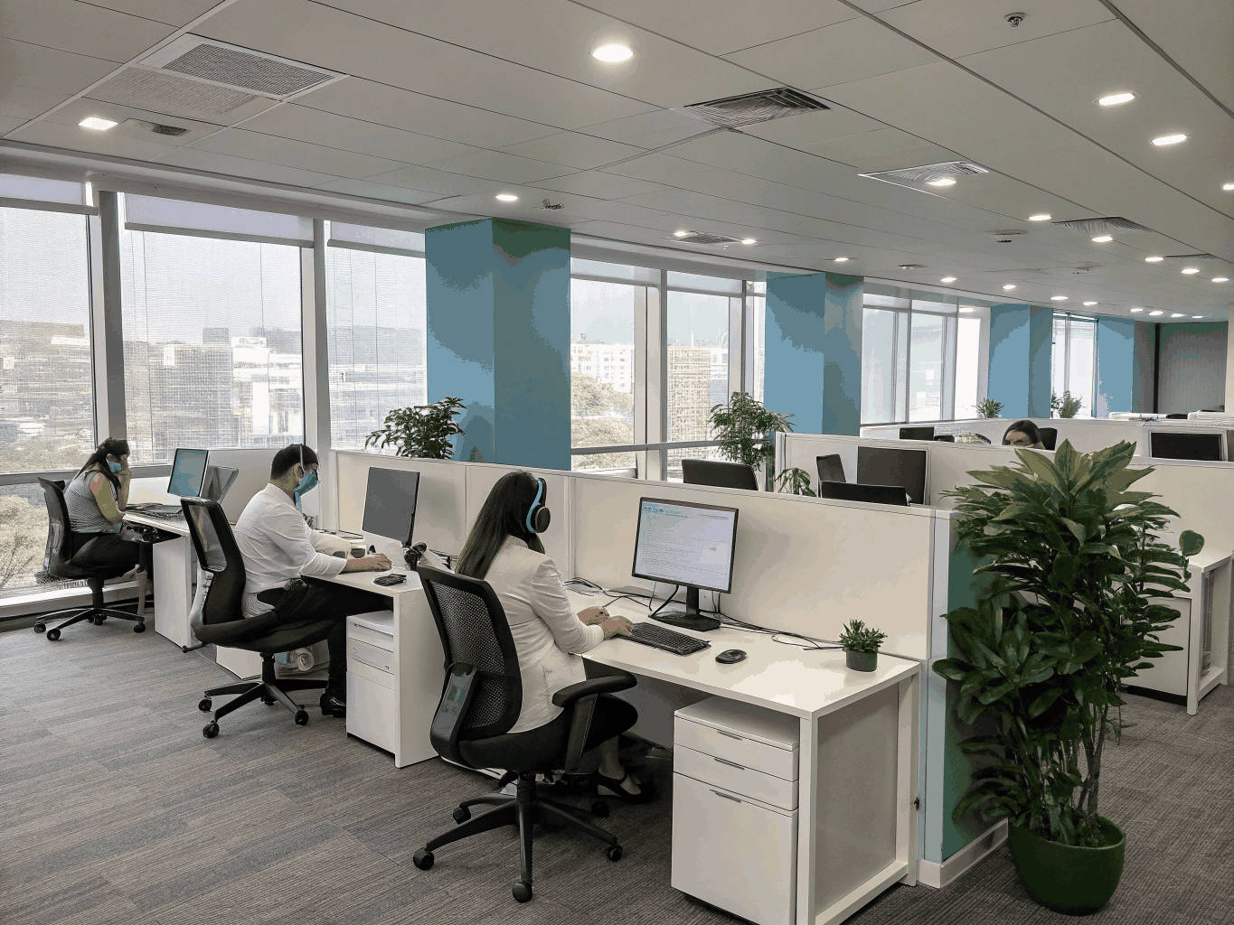 Tim agen customer service profesional Hikmah Voice bertugas di contact center Jakarta
